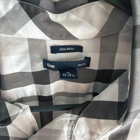 Men’s Gap Dress Shirt - Picture 2 of 3